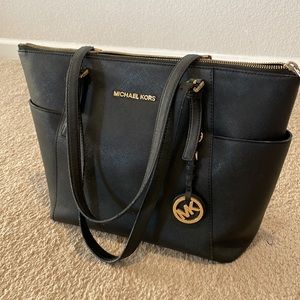 MICHAEL MICHAEL KORS
Large Saffiano Leather Top-Zip Tote Bag